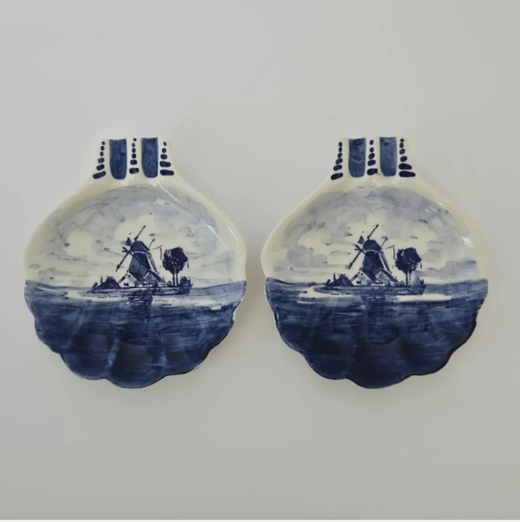 Pair Of Vintage Delft Blue Handpainted Ashtrays Seashell Catchall Home Decor - Picture 1 of 6